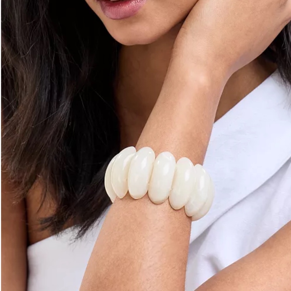 NWT - INC Macy’s shell stretch bracelet MSRP $39.50